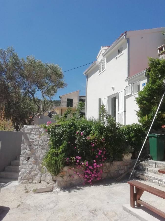 Apartment Zalo Donje Selo na Šolti المظهر الخارجي الصورة