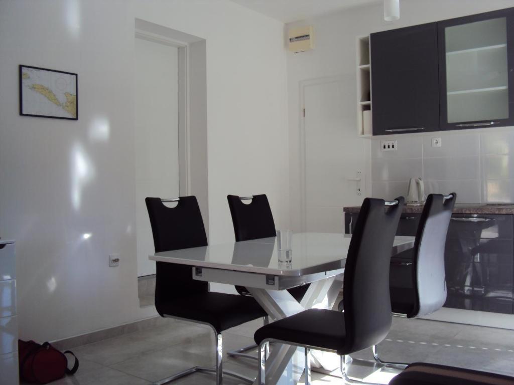Apartment Zalo Donje Selo na Šolti المظهر الخارجي الصورة